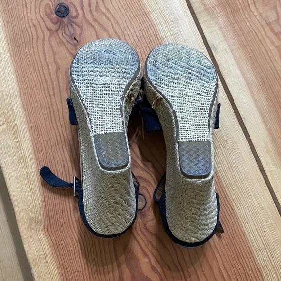 TOMS High Heels. Size 7.5 - gently used - in very great condition. - Picture 3 of 7